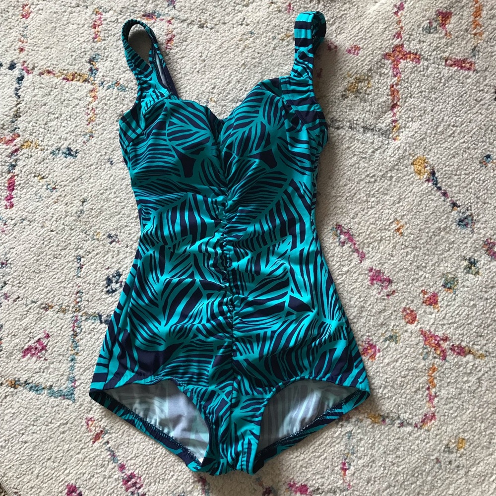 One piece swimsuit size S Very flattering